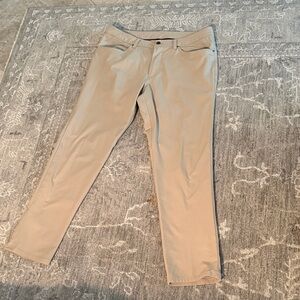 Lululemon Athletica Men's Khaki Lightweight Poly Zip Fly 5 Pocket Chinos Size 34
